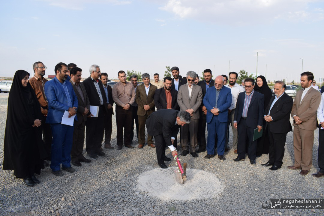 کلنگ زنی طرح ساماندهی فلافلی&zwnj;های شاهین&zwnj;شهر