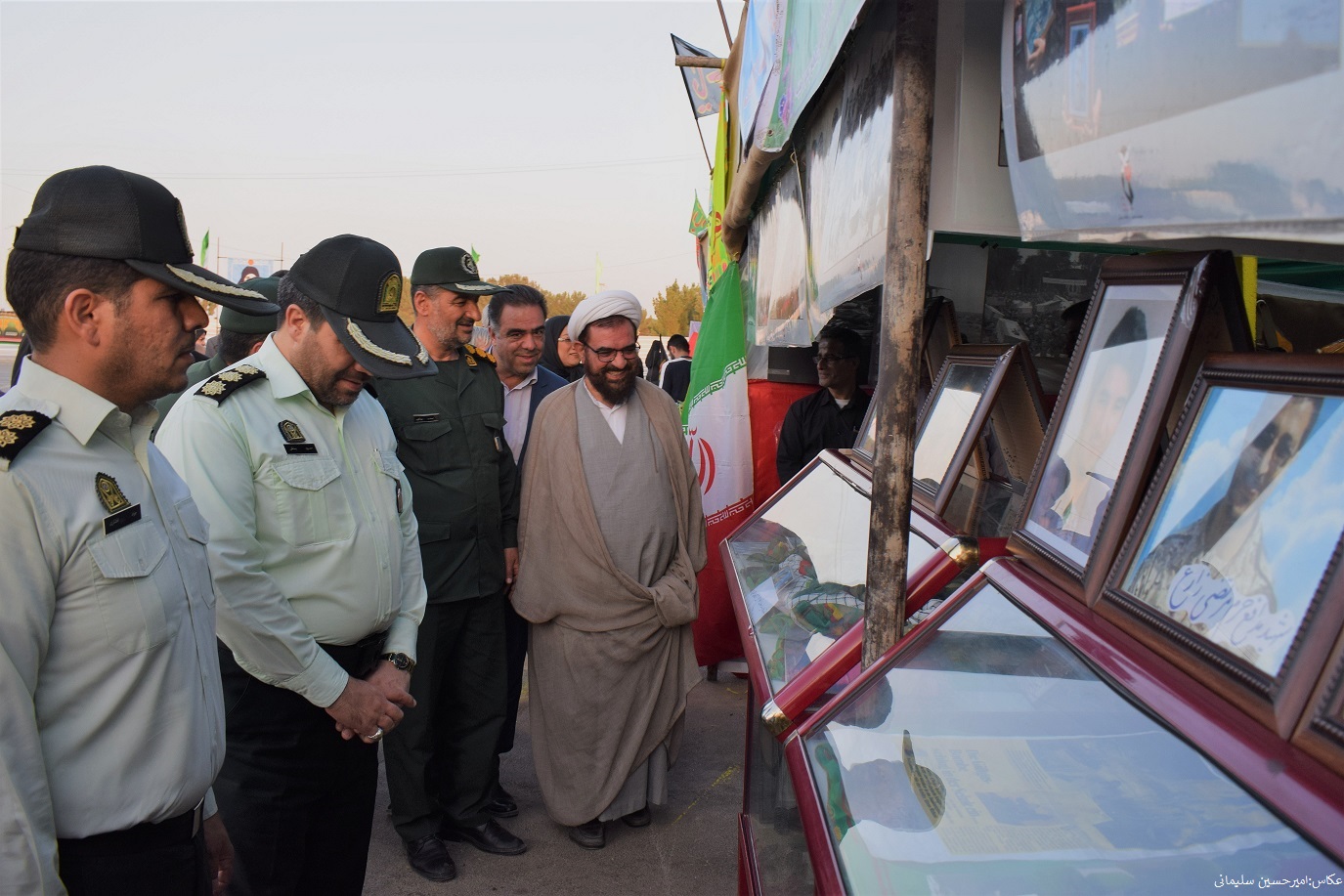  نمایشگاه ما پیروزیم در پارک انقلاب شاهین شهر