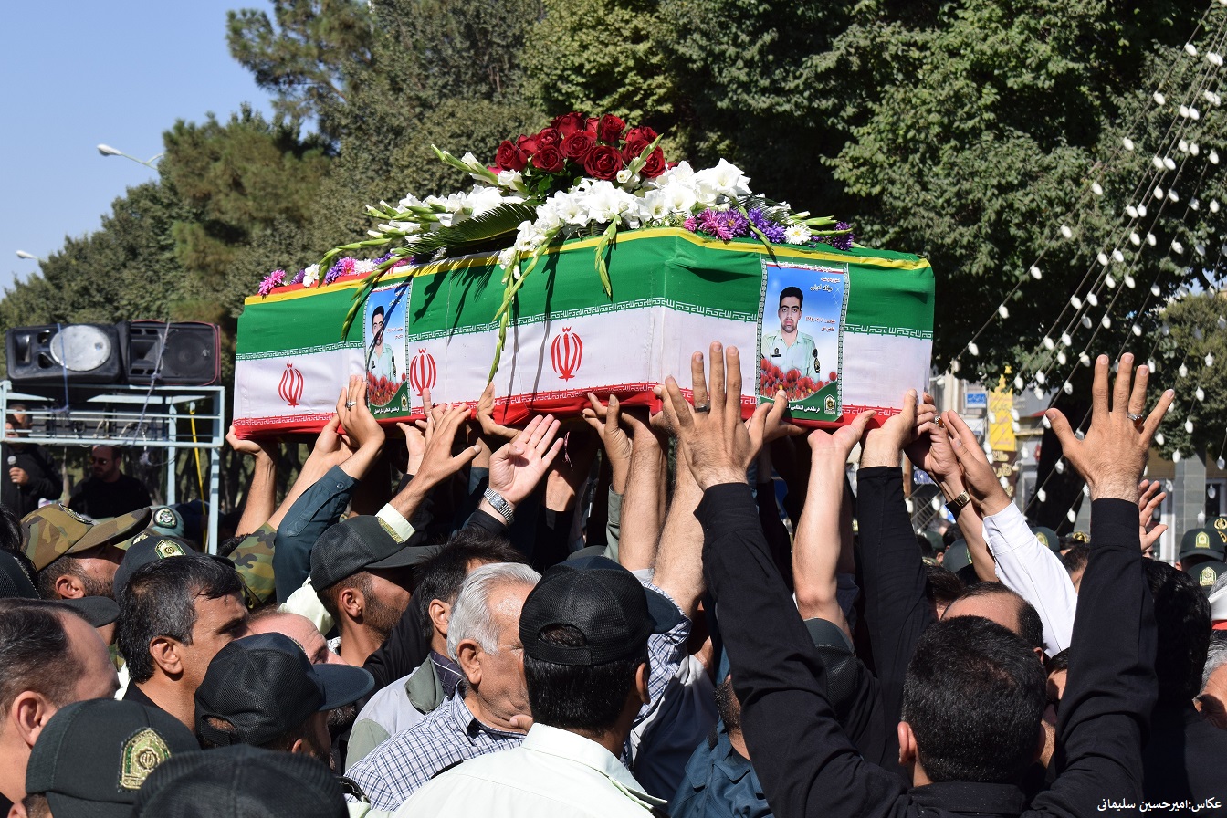 تشییع پیکر شهید نیروی انتظامی شاهین شهر