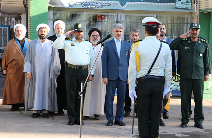 صبحگاه مشترک نیروهای نظامی و انتظامی شاهین شهر و میمه