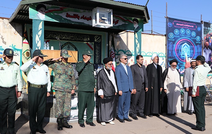 صبحگاه مشترک نیروهای نظامی و انتظامی شاهین شهر و میمه