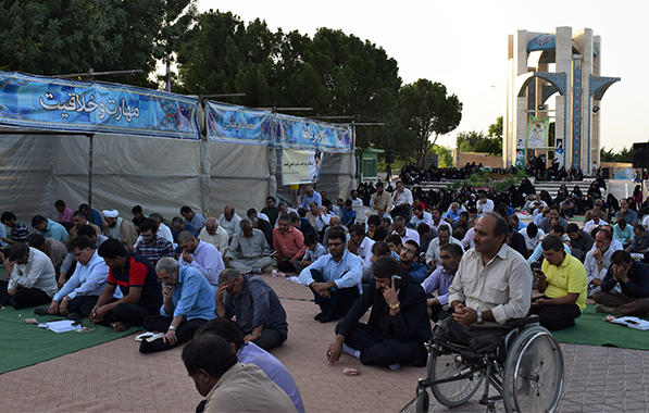 برگزاری دعای عرفه در یادمان شهدای پارک انقلاب شاهین شهر