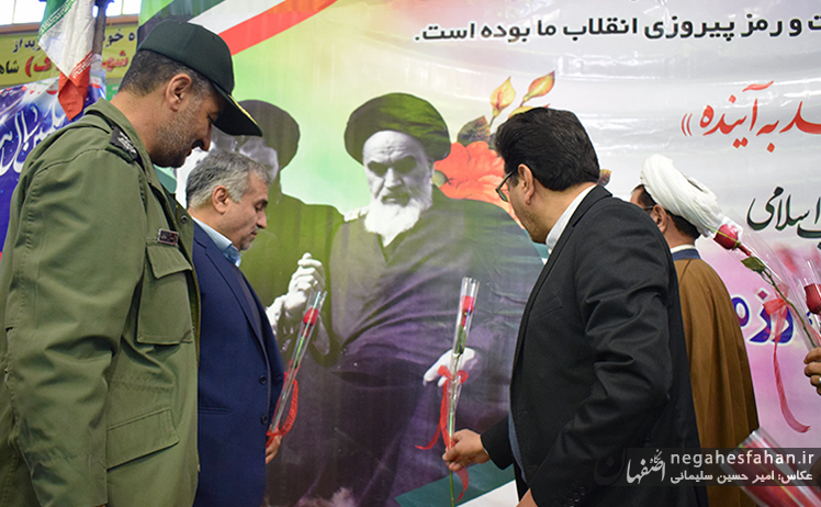 طنین زنگ انقلاب در شاهین شهر