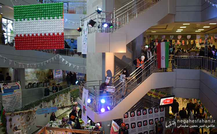 افتتاح نمایشگاه دستاوردهای ۴۰ ساله انقلاب