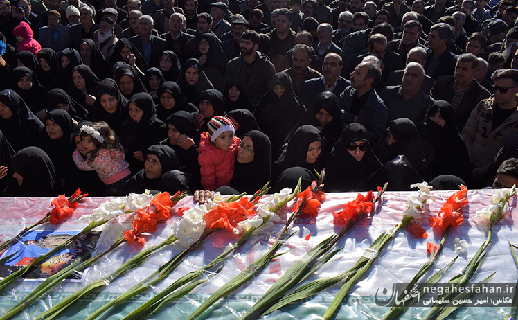 تشییع پیکر شهید علی خادمی در شاهین شهر