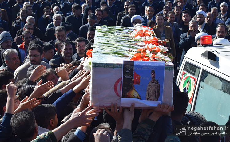 تشییع پیکر شهید علی خادمی در شاهین شهر