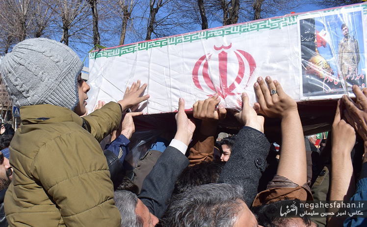 تشییع پیکر شهید علی خادمی در شاهین شهر