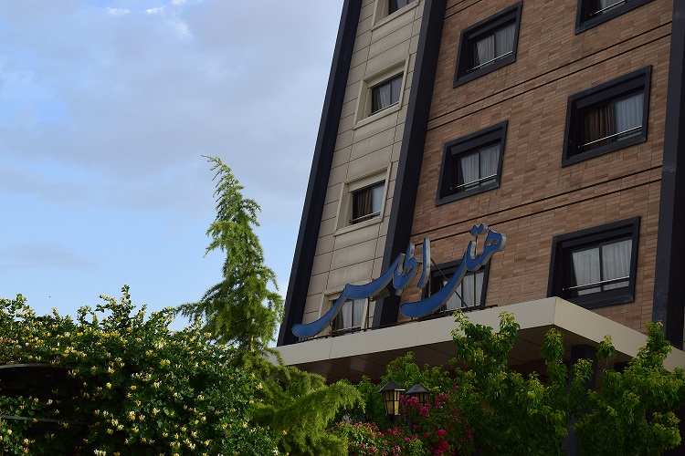 اقامت پرسپولیس در هتل اطلس شاهین شهر