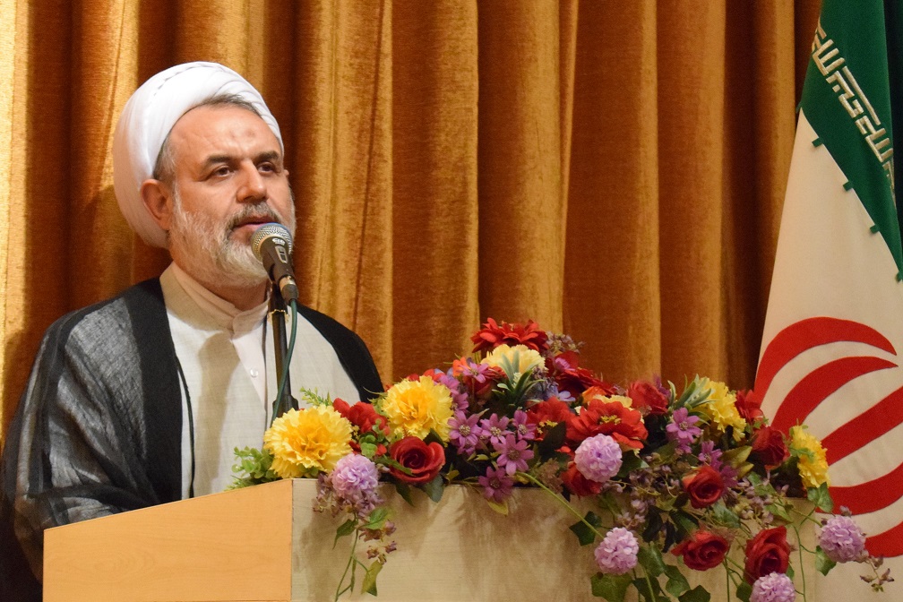 تجلیل از نویسندگان برگزیده شاهین شهر